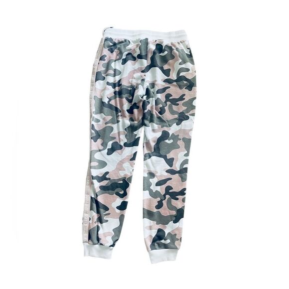 Guess Oaks Logo Tape Jogger Pant in Pink
Camouflage - Picture 6 of 8